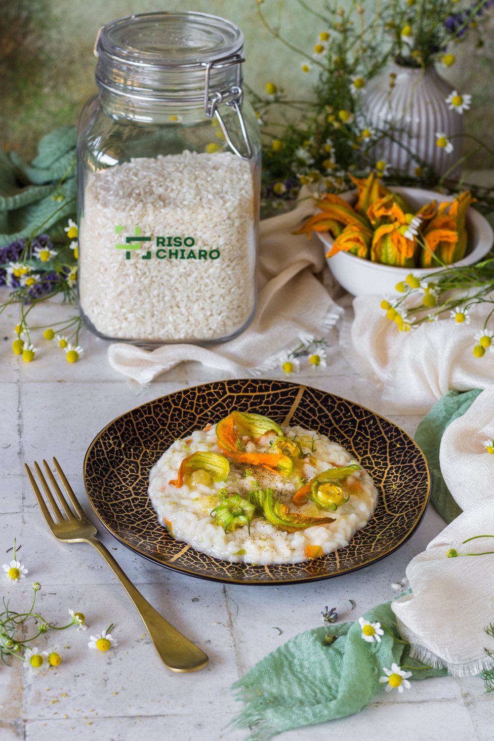 Risotto con fiori di zucca e il barattolo di Riso Chiaro