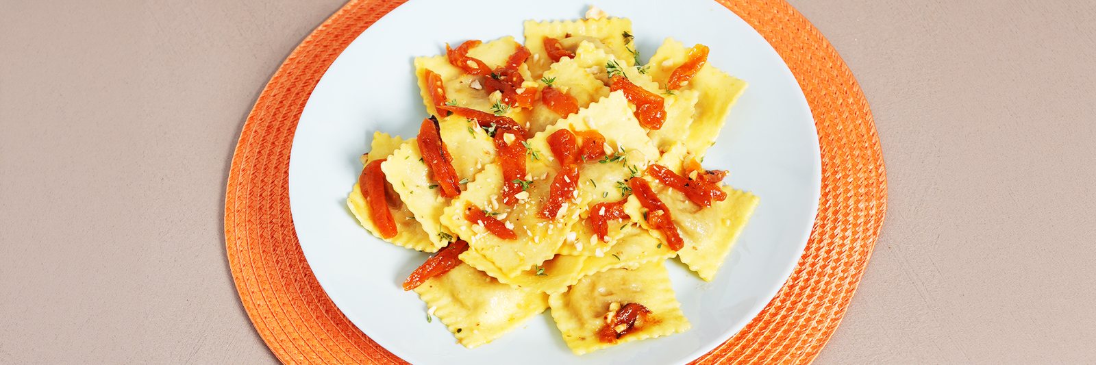Ravioli con pomodori secchi