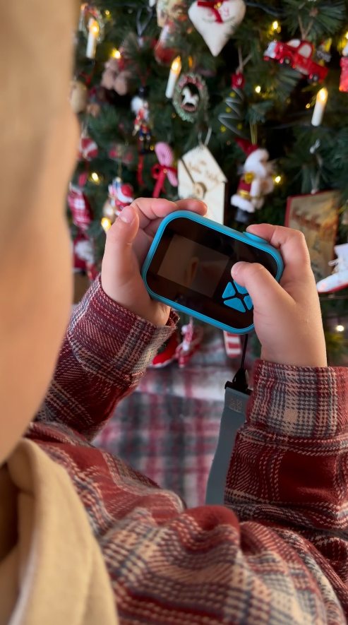 Reel: un bambino scatta con la fotocamera MyFirst