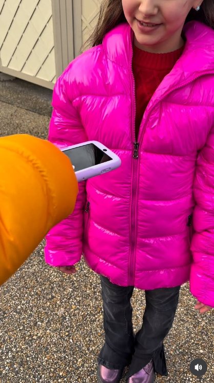 Reel: una bambina usa la fotocamera MyFirst