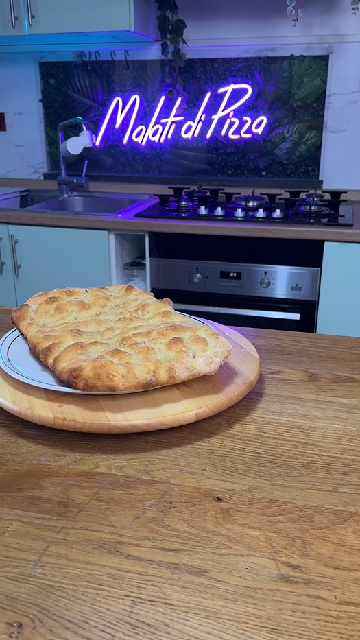 Reel Malati di Pizza: La focaccia appena sfornata