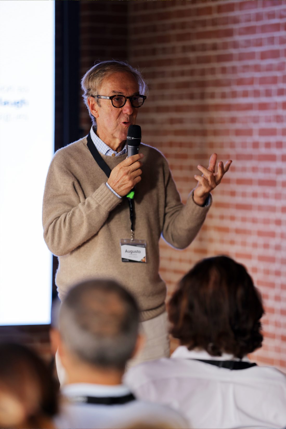 Un ospite durante il suo intervento